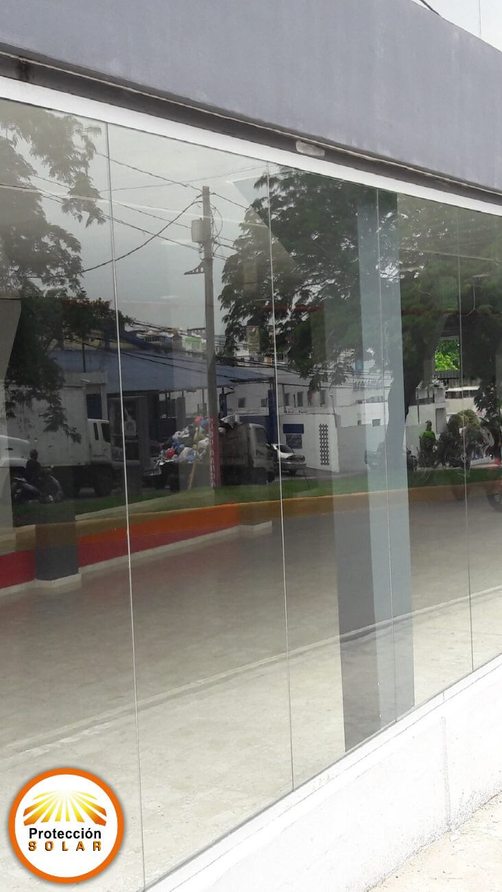fachadas de vidrio para locales comerciales