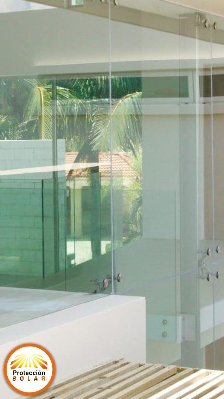 fachadas en vidrio templado y acero