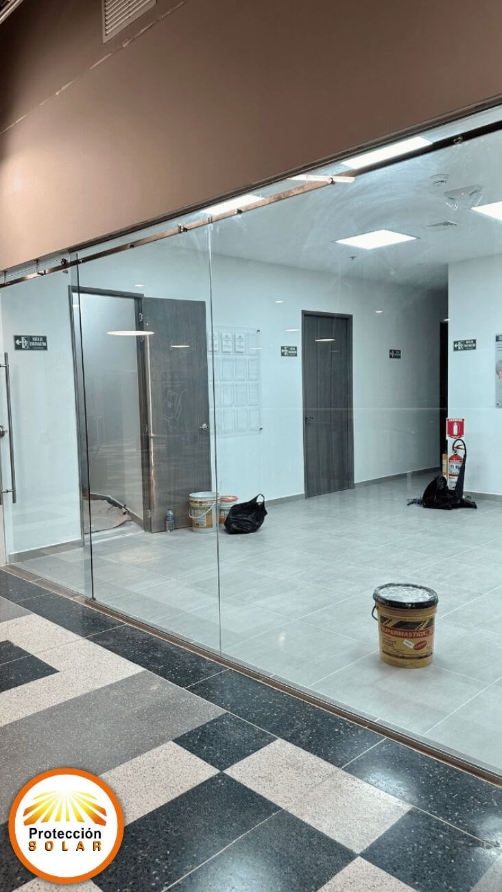 fachadas flotantes en vidrio