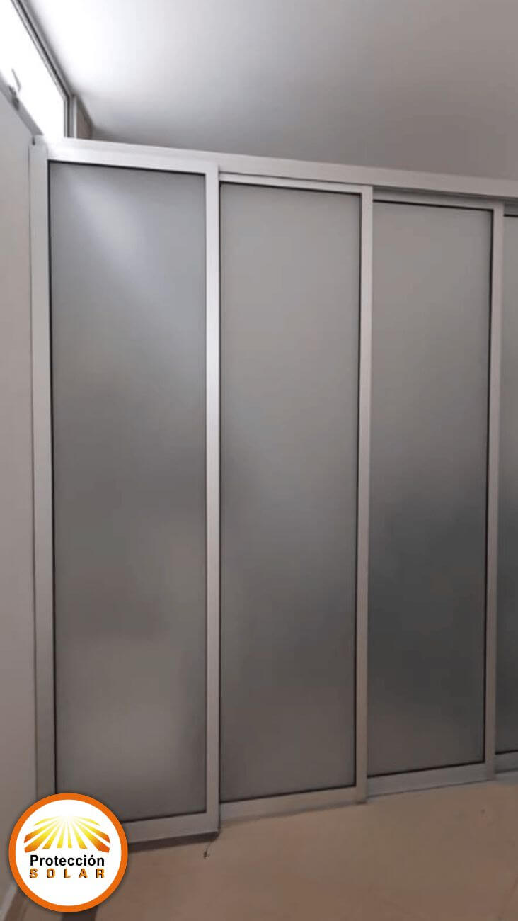 ventana con vidrios esmerilado